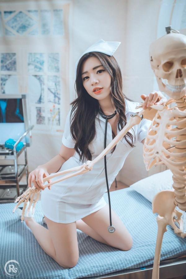 谢立琪   台湾正妹谢立琪《谢雨琪の护士》私房写真：制服诊室诱惑与浴室湿身撩人魅力，演绎极品护士风情第5张图片