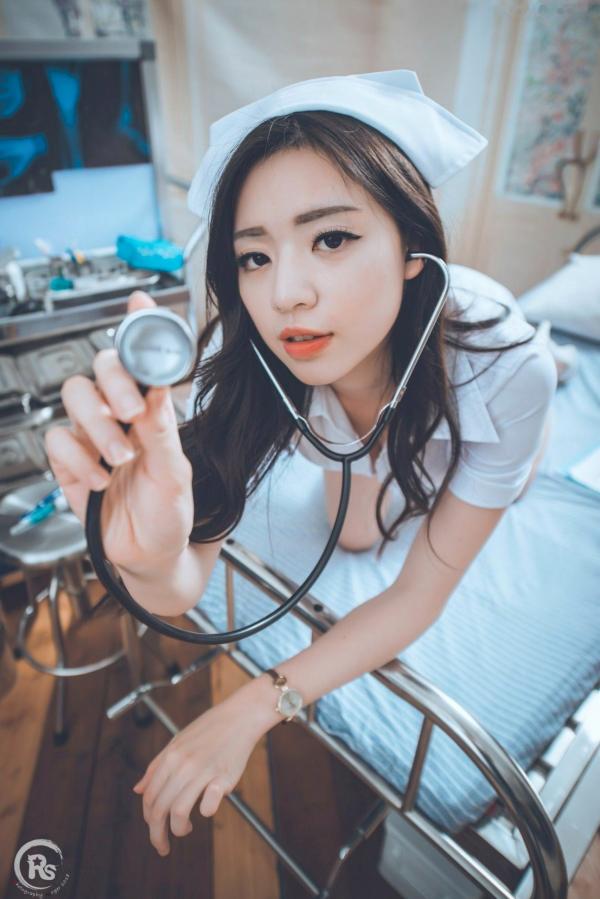谢立琪   台湾正妹谢立琪《谢雨琪の护士》私房写真：制服诊室诱惑与浴室湿身撩人魅力，演绎极品护士风情第10张图片