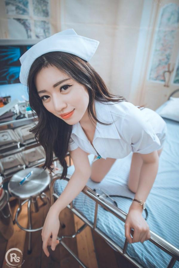谢立琪   台湾正妹谢立琪《谢雨琪の护士》私房写真：制服诊室诱惑与浴室湿身撩人魅力，演绎极品护士风情第12张图片