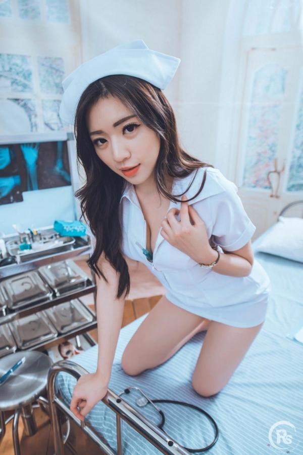 谢立琪   台湾正妹谢立琪《谢雨琪の护士》私房写真：制服诊室诱惑与浴室湿身撩人魅力，演绎极品护士风情第15张图片