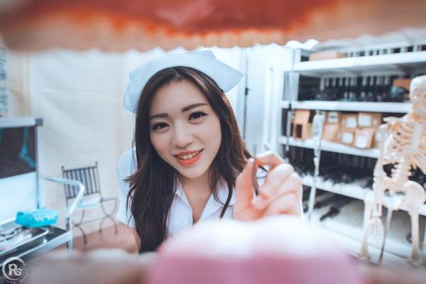 谢立琪   台湾正妹谢立琪《谢雨琪の护士》私房写真：制服诊室诱惑与浴室湿身撩人魅力，演绎极品护士风情第16张图片