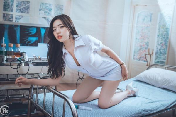 谢立琪   台湾正妹谢立琪《谢雨琪の护士》私房写真：制服诊室诱惑与浴室湿身撩人魅力，演绎极品护士风情第19张图片