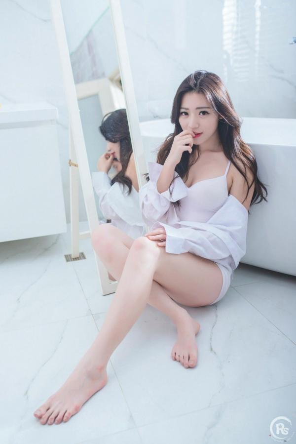 谢立琪   台湾正妹谢立琪《谢雨琪の护士》私房写真：制服诊室诱惑与浴室湿身撩人魅力，演绎极品护士风情第24张图片