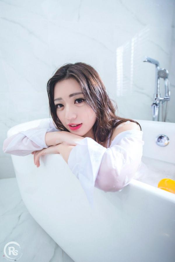 谢立琪   台湾正妹谢立琪《谢雨琪の护士》私房写真：制服诊室诱惑与浴室湿身撩人魅力，演绎极品护士风情第37张图片