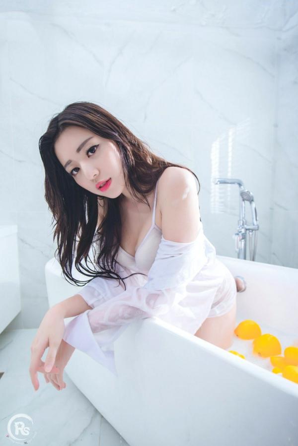 谢立琪   台湾正妹谢立琪《谢雨琪の护士》私房写真：制服诊室诱惑与浴室湿身撩人魅力，演绎极品护士风情第41张图片