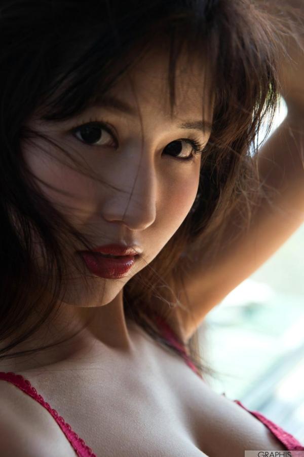 桜空もも 樱空桃子  桜空もも樱空桃『first gravure 初脫ぎ娘』写真集，户外极致性感内衣写真，甜美气质与完美身材的视觉盛宴第40张图片