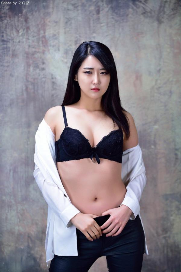 유다연 余多妍 Yu Da Yeon- 韩国性感车模图集第6张图片