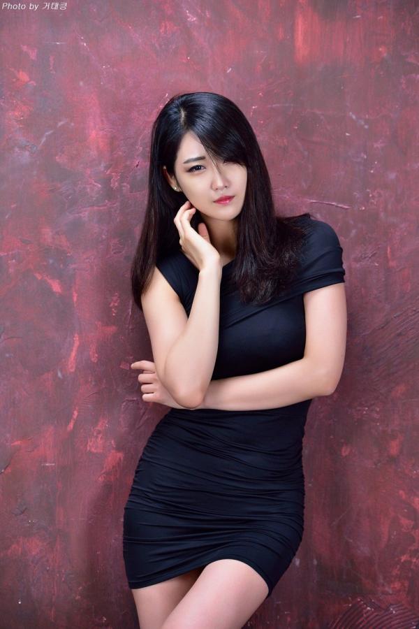유다연 余多妍 Yu Da Yeon- 韩国性感车模图集第8张图片