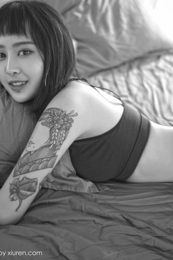 赵艺璇Yvette  模特赵艺璇Yvette 香烟纹身黑白风格第11张图片