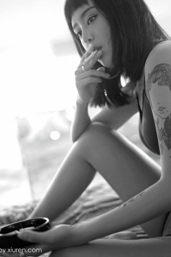 赵艺璇Yvette  模特赵艺璇Yvette 香烟纹身黑白风格第19张图片