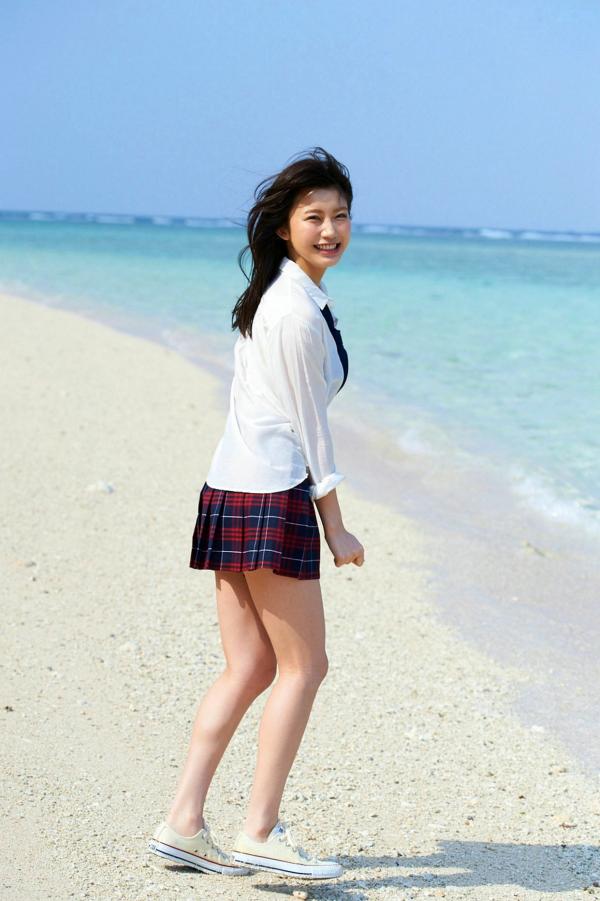 小倉優香 小仓优香  小仓优香写真集《ぐらちゃん、ブレイク前》海滩比基尼与居家生活私房照第2张图片