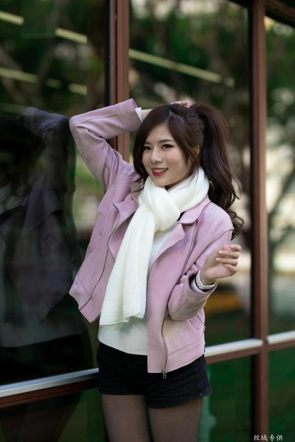 方唯真 Chubby唯真  台湾正妹方唯真《青年公园》唯美户外丝袜写真，清新甜美冬日时尚穿搭第1张图片