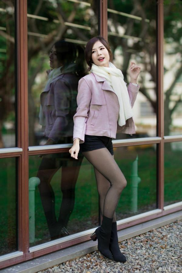 方唯真 Chubby唯真  台湾正妹方唯真《青年公园》唯美户外丝袜写真，清新甜美冬日时尚穿搭第2张图片