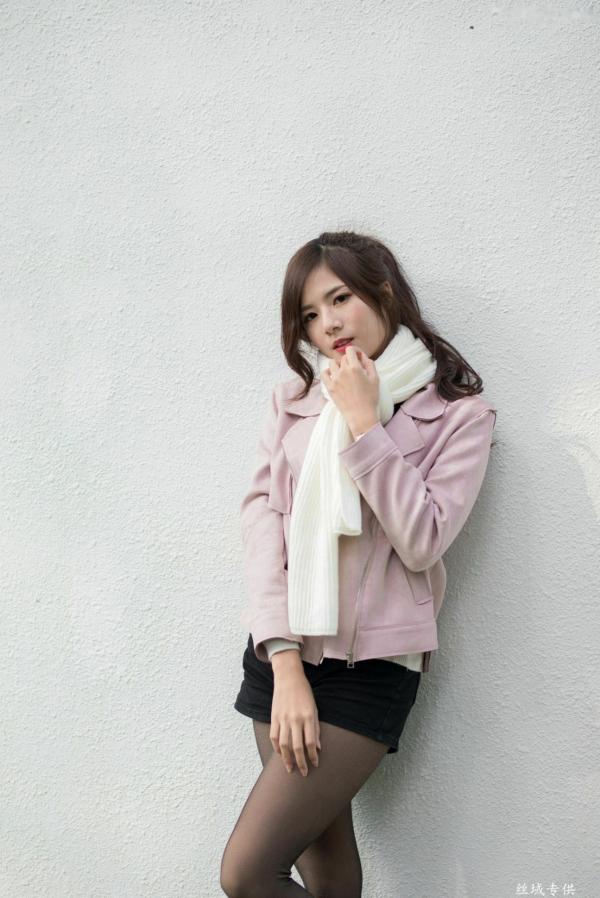 方唯真 Chubby唯真  台湾正妹方唯真《青年公园》唯美户外丝袜写真，清新甜美冬日时尚穿搭第7张图片