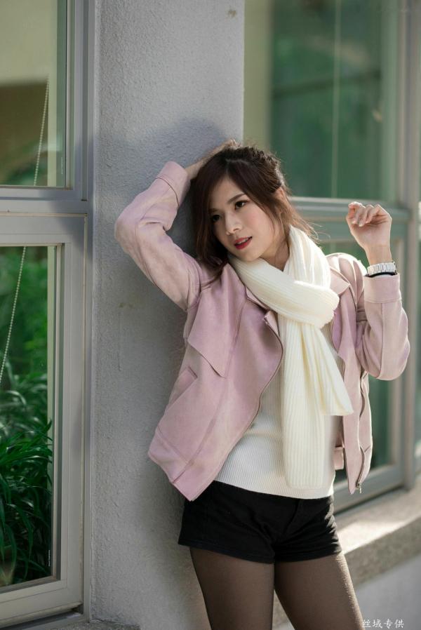 方唯真 Chubby唯真  台湾正妹方唯真《青年公园》唯美户外丝袜写真，清新甜美冬日时尚穿搭第15张图片