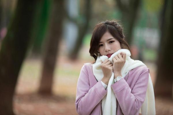 方唯真 Chubby唯真  台湾正妹方唯真《青年公园》唯美户外丝袜写真，清新甜美冬日时尚穿搭第29张图片
