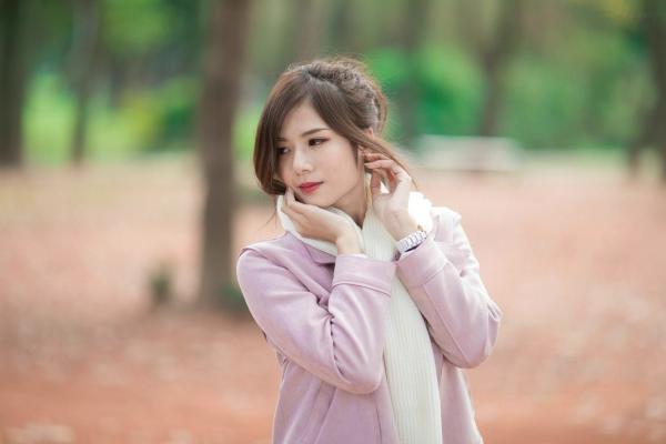 方唯真 Chubby唯真  台湾正妹方唯真《青年公园》唯美户外丝袜写真，清新甜美冬日时尚穿搭第30张图片
