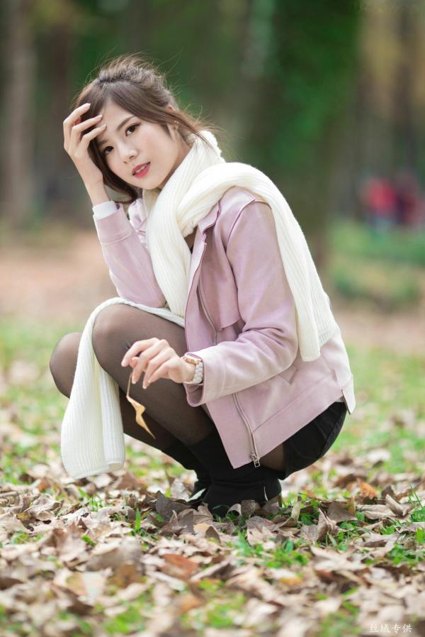 方唯真 Chubby唯真  台湾正妹方唯真《青年公园》唯美户外丝袜写真，清新甜美冬日时尚穿搭第36张图片