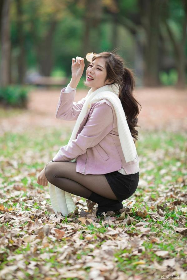 方唯真 Chubby唯真  台湾正妹方唯真《青年公园》唯美户外丝袜写真，清新甜美冬日时尚穿搭第38张图片