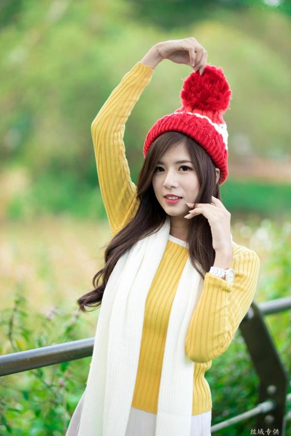 方唯真 Chubby唯真  台湾正妹方唯真《青年公园》唯美户外丝袜写真，清新甜美冬日时尚穿搭第42张图片