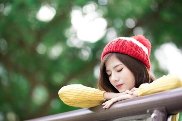 方唯真 Chubby唯真  台湾正妹方唯真《青年公园》唯美户外丝袜写真，清新甜美冬日时尚穿搭第47张图片