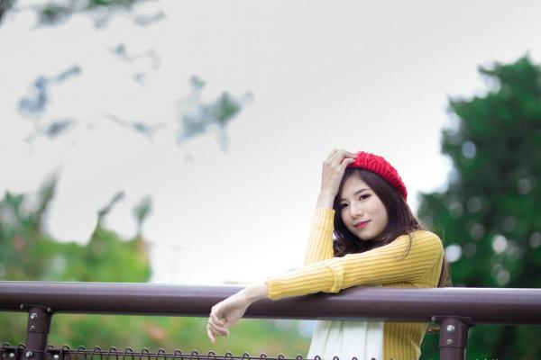 方唯真 Chubby唯真  台湾正妹方唯真《青年公园》唯美户外丝袜写真，清新甜美冬日时尚穿搭第50张图片