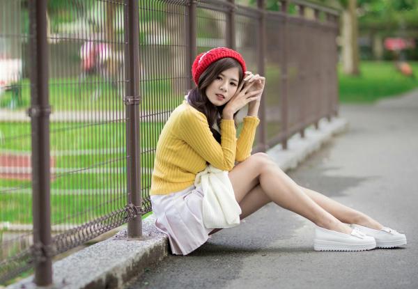 方唯真 Chubby唯真  台湾正妹方唯真《青年公园》唯美户外丝袜写真，清新甜美冬日时尚穿搭第52张图片