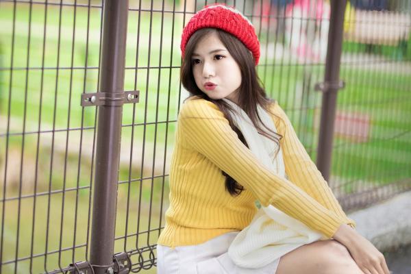 方唯真 Chubby唯真  台湾正妹方唯真《青年公园》唯美户外丝袜写真，清新甜美冬日时尚穿搭第53张图片