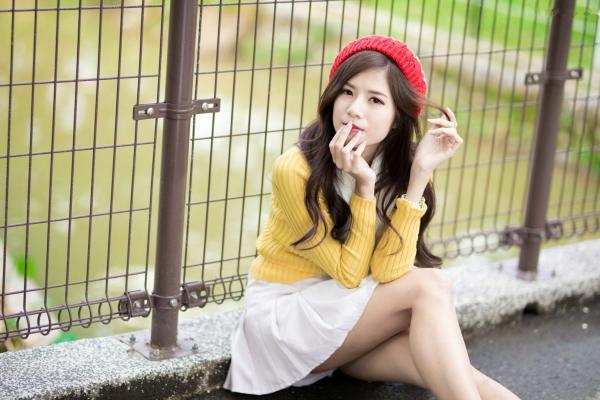 方唯真 Chubby唯真  台湾正妹方唯真《青年公园》唯美户外丝袜写真，清新甜美冬日时尚穿搭第54张图片