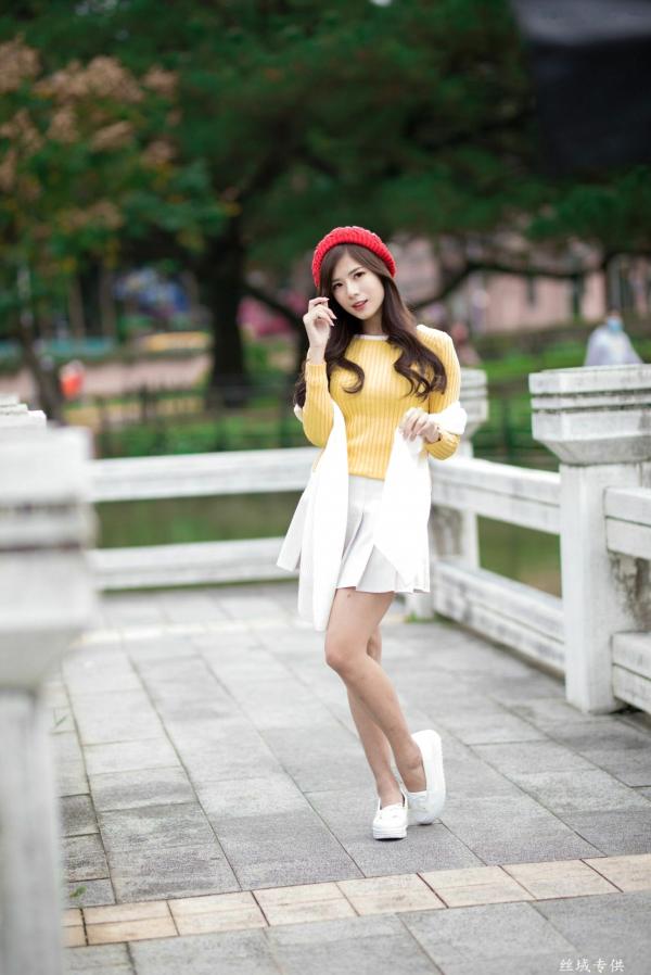 方唯真 Chubby唯真  台湾正妹方唯真《青年公园》唯美户外丝袜写真，清新甜美冬日时尚穿搭第55张图片