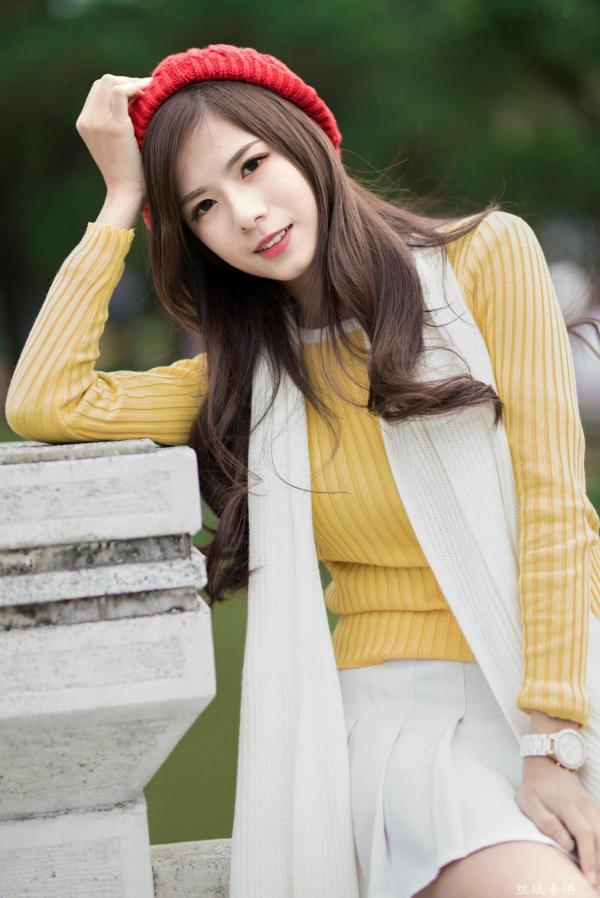 方唯真 Chubby唯真  台湾正妹方唯真《青年公园》唯美户外丝袜写真，清新甜美冬日时尚穿搭第56张图片