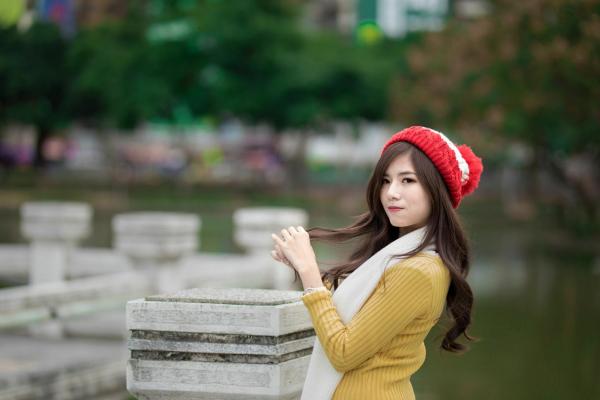方唯真 Chubby唯真  台湾正妹方唯真《青年公园》唯美户外丝袜写真，清新甜美冬日时尚穿搭第59张图片