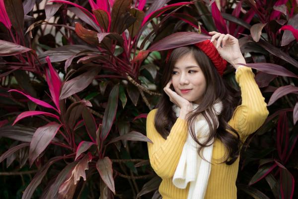 方唯真 Chubby唯真  台湾正妹方唯真《青年公园》唯美户外丝袜写真，清新甜美冬日时尚穿搭第62张图片