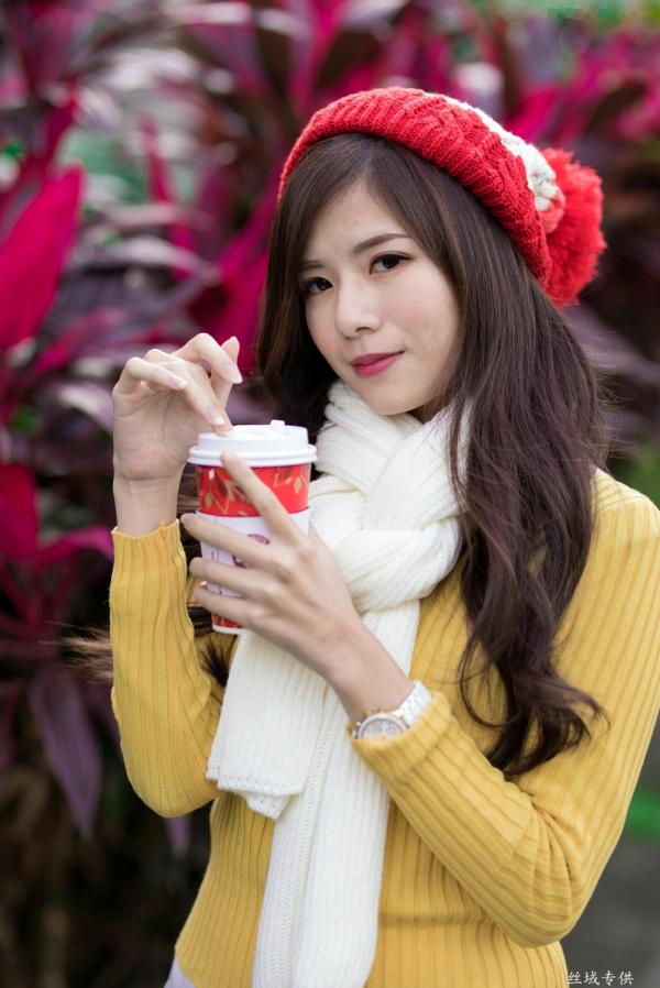 方唯真 Chubby唯真  台湾正妹方唯真《青年公园》唯美户外丝袜写真，清新甜美冬日时尚穿搭第65张图片