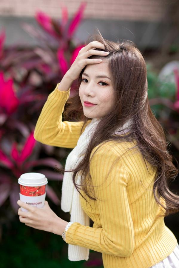 方唯真 Chubby唯真  台湾正妹方唯真《青年公园》唯美户外丝袜写真，清新甜美冬日时尚穿搭第69张图片