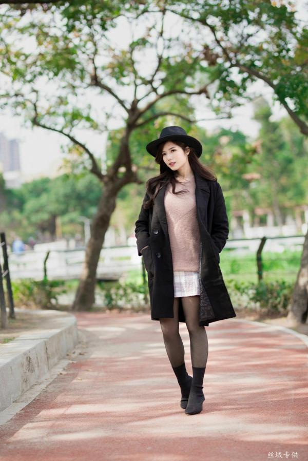 方唯真 Chubby唯真  台湾正妹方唯真《青年公园》唯美户外丝袜写真，清新甜美冬日时尚穿搭第70张图片