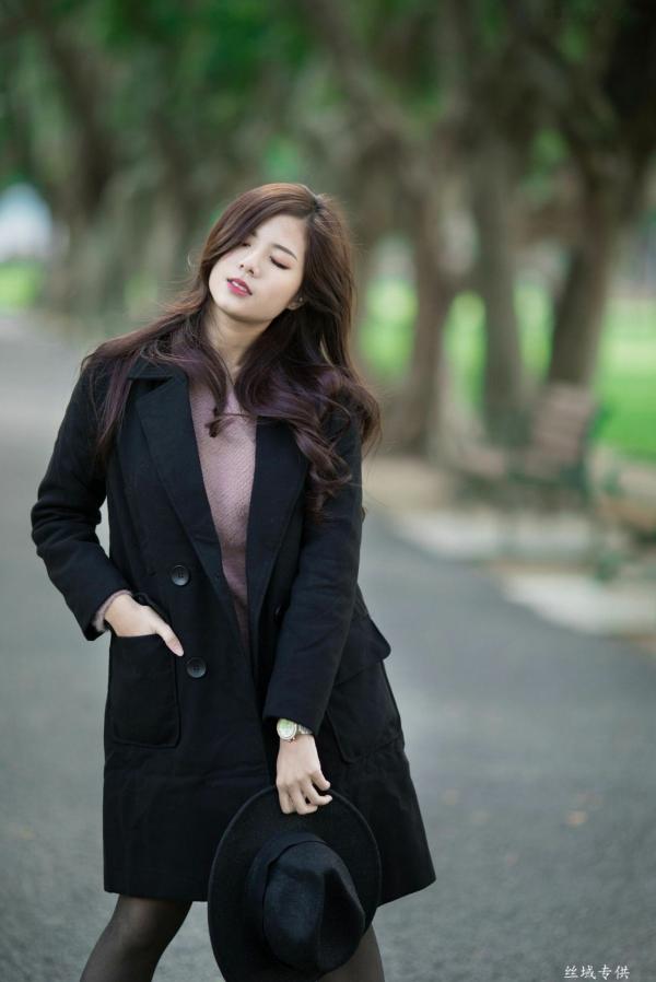 方唯真 Chubby唯真  台湾正妹方唯真《青年公园》唯美户外丝袜写真，清新甜美冬日时尚穿搭第75张图片