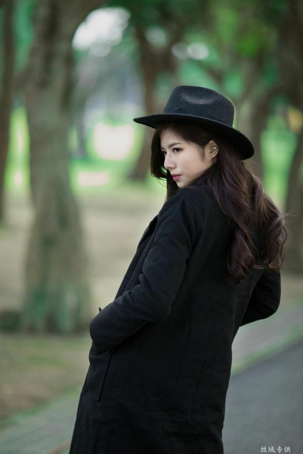 方唯真 Chubby唯真  台湾正妹方唯真《青年公园》唯美户外丝袜写真，清新甜美冬日时尚穿搭第77张图片