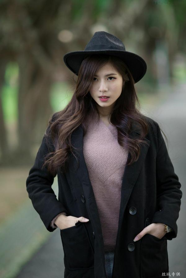 方唯真 Chubby唯真  台湾正妹方唯真《青年公园》唯美户外丝袜写真，清新甜美冬日时尚穿搭第80张图片