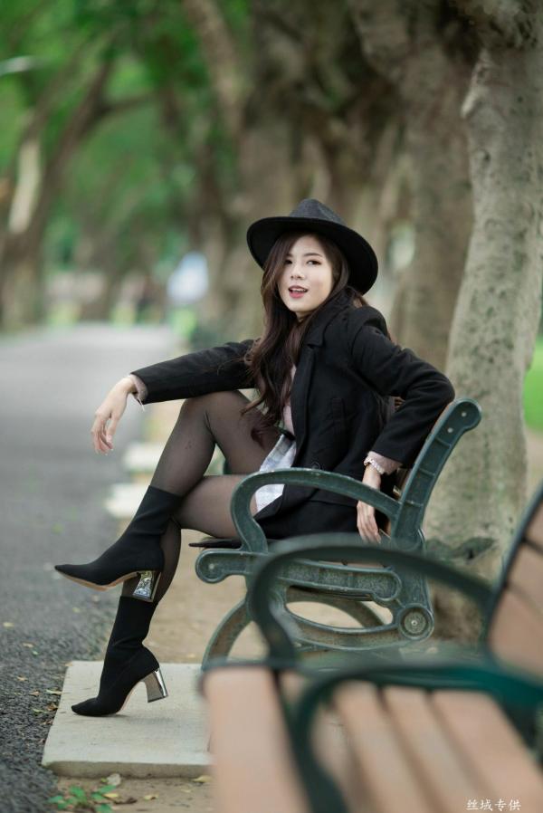 方唯真 Chubby唯真  台湾正妹方唯真《青年公园》唯美户外丝袜写真，清新甜美冬日时尚穿搭第82张图片