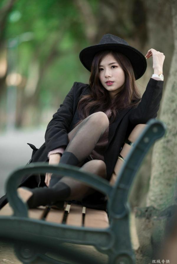 方唯真 Chubby唯真  台湾正妹方唯真《青年公园》唯美户外丝袜写真，清新甜美冬日时尚穿搭第83张图片