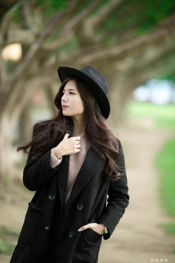 方唯真 Chubby唯真  台湾正妹方唯真《青年公园》唯美户外丝袜写真，清新甜美冬日时尚穿搭第85张图片