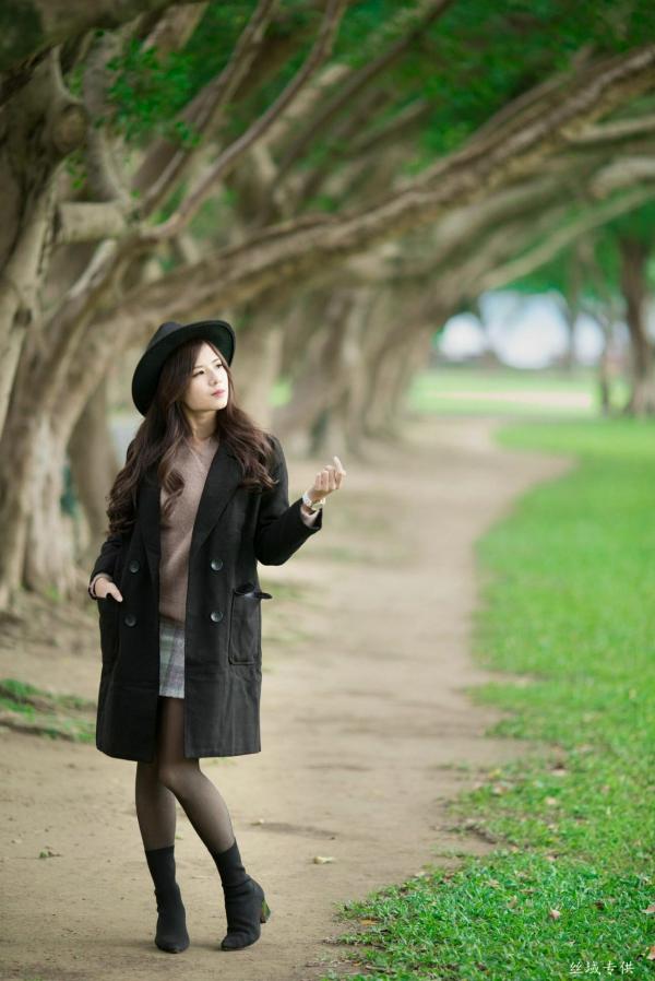 方唯真 Chubby唯真  台湾正妹方唯真《青年公园》唯美户外丝袜写真，清新甜美冬日时尚穿搭第87张图片