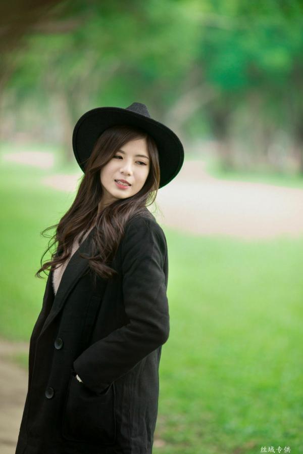 方唯真 Chubby唯真  台湾正妹方唯真《青年公园》唯美户外丝袜写真，清新甜美冬日时尚穿搭第88张图片