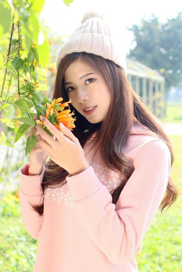 方唯真 Chubby唯真  台湾正妹方唯真花博园户外清新生活写真（三套服装）第5张图片