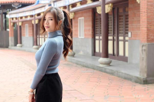 方唯真 Chubby唯真  台湾正妹方唯真花博园户外清新生活写真（三套服装）第27张图片