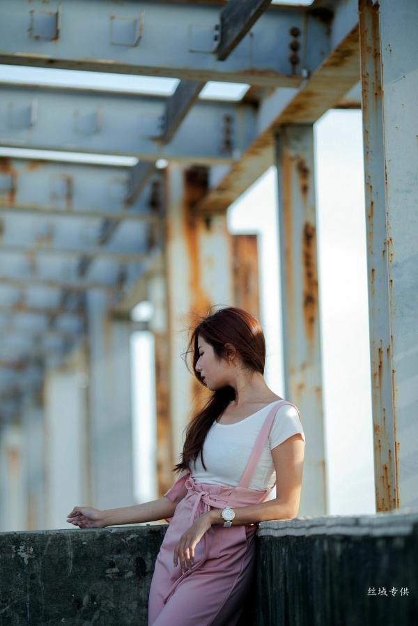 方唯真 Chubby唯真  台湾正妹_ 方唯真《吊带裤+校服系列》清新户外治愈写真，青春元气少女制服诱惑，气质甜美迷人，[63P]第16张图片