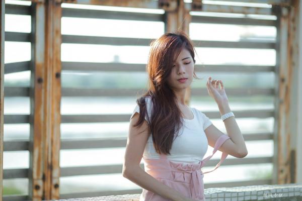 方唯真 Chubby唯真  台湾正妹_ 方唯真《吊带裤+校服系列》清新户外治愈写真，青春元气少女制服诱惑，气质甜美迷人，[63P]第19张图片