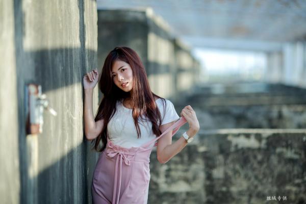 方唯真 Chubby唯真  台湾正妹_ 方唯真《吊带裤+校服系列》清新户外治愈写真，青春元气少女制服诱惑，气质甜美迷人，[63P]第21张图片