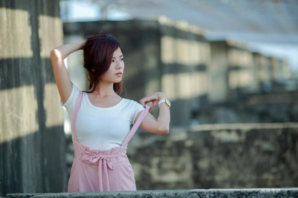 方唯真 Chubby唯真  台湾正妹_ 方唯真《吊带裤+校服系列》清新户外治愈写真，青春元气少女制服诱惑，气质甜美迷人，[63P]第25张图片